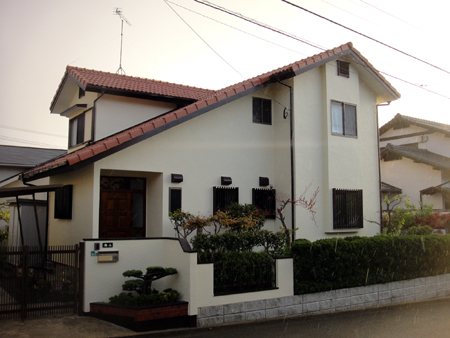 福岡市東区香椎台　U様邸 外壁・屋根･破風・軒天・雨樋・面格子・木製ドア塗装リフォーム